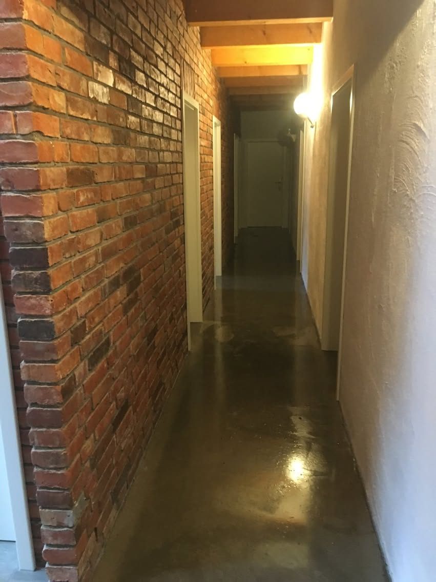 Gästezimmer mit Blick in den Hof